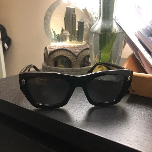 LIKE NEW FENDI ROMA SUNGLASSES - Picture 6 of 6